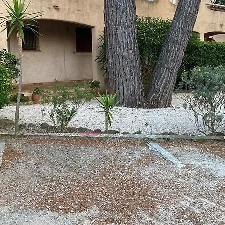 Les Grands Pins * לס איסאמברה